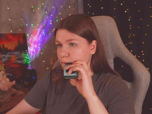 cutesoneckaaa webcam