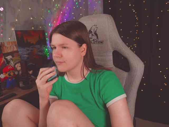cutesoneckaaa webcam