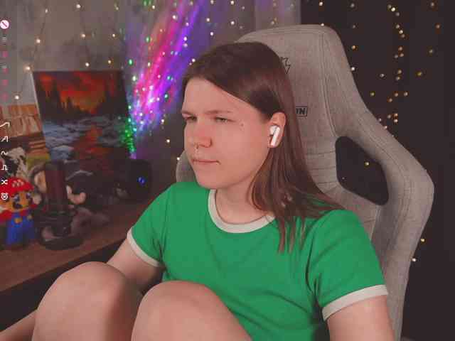 cutesoneckaaa webcam
