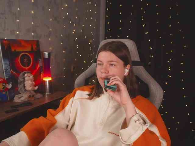 cutesoneckaaa webcam