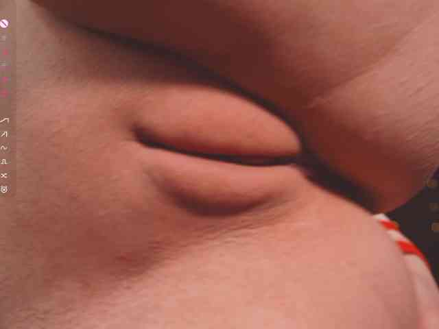 cutesoneckaaa webcam