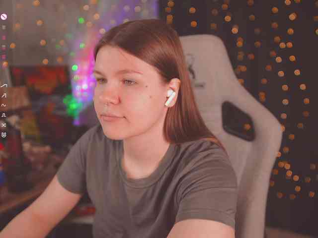 cutesoneckaaa webcam