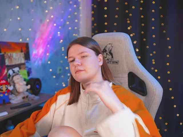 cutesoneckaaa webcam