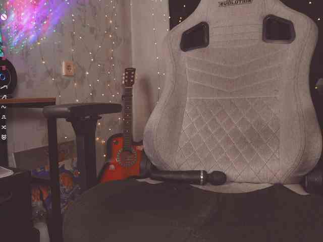 cutesoneckaaa webcam