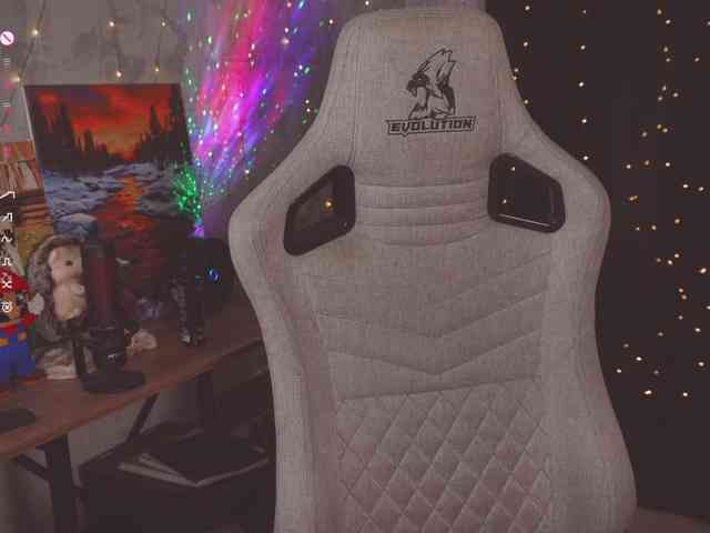 cutesoneckaaa webcam