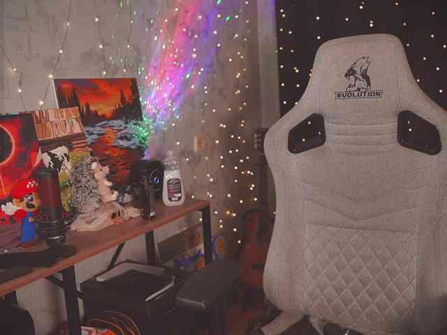 cutesoneckaaa webcam