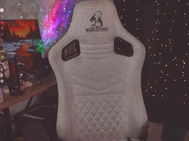 cutesoneckaaa webcam