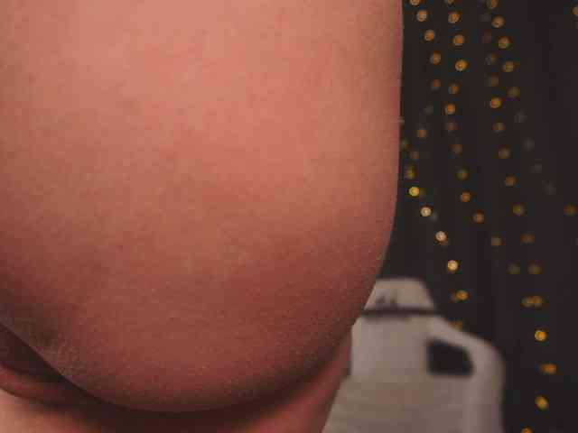 cutesoneckaaa webcam