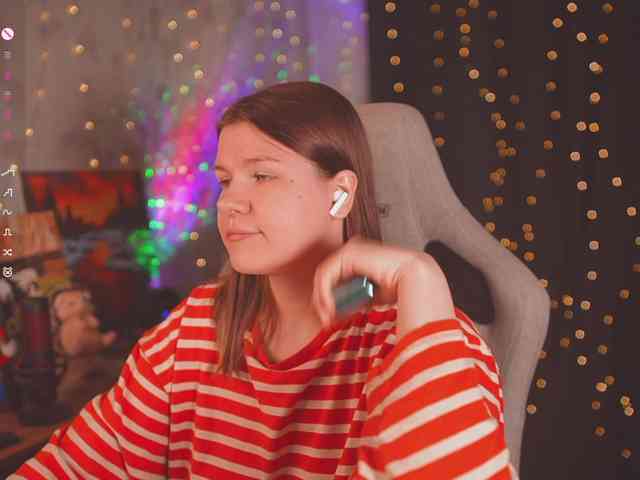 cutesoneckaaa webcam