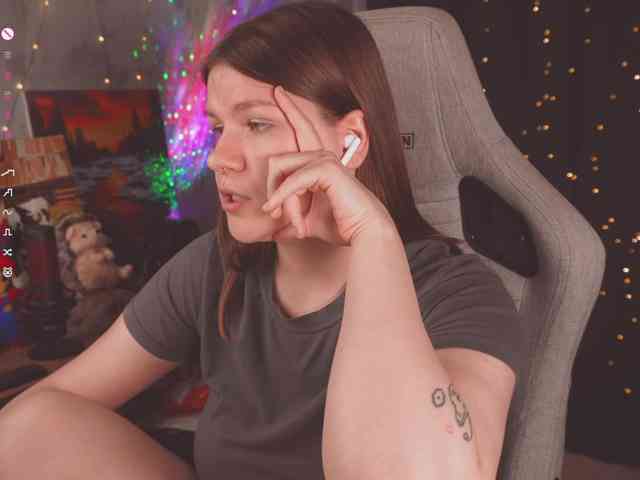 cutesoneckaaa webcam