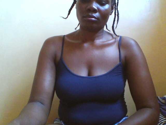 Beexy live cam on BongaCams