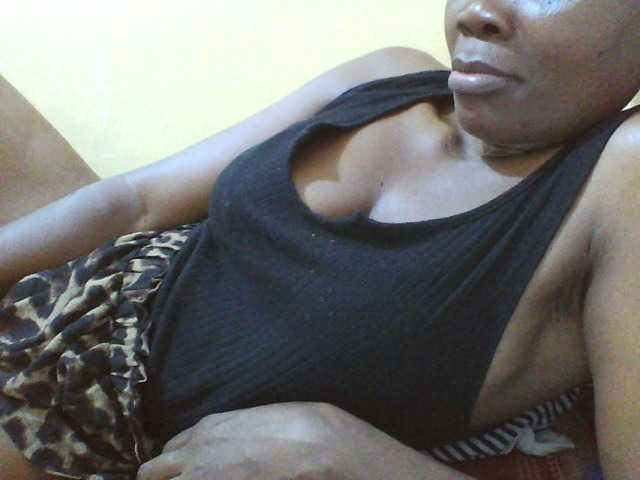 Beexy live cam on BongaCams