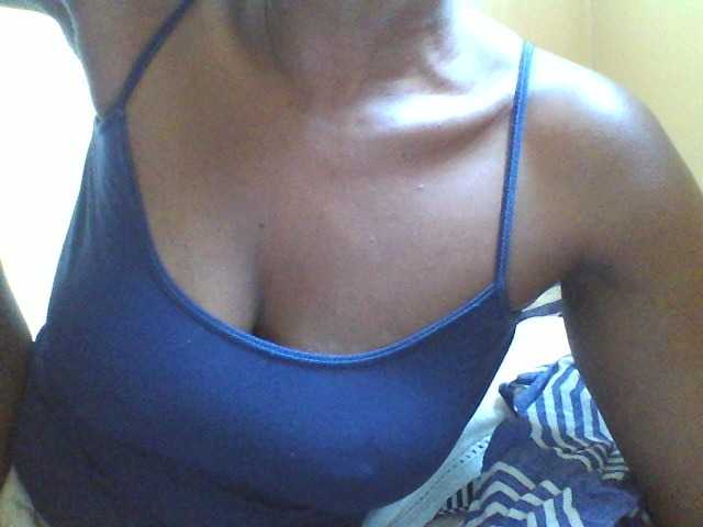Beexy live cam on BongaCams