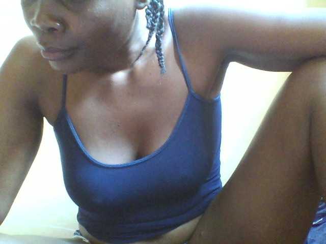 Beexy live cam on BongaCams