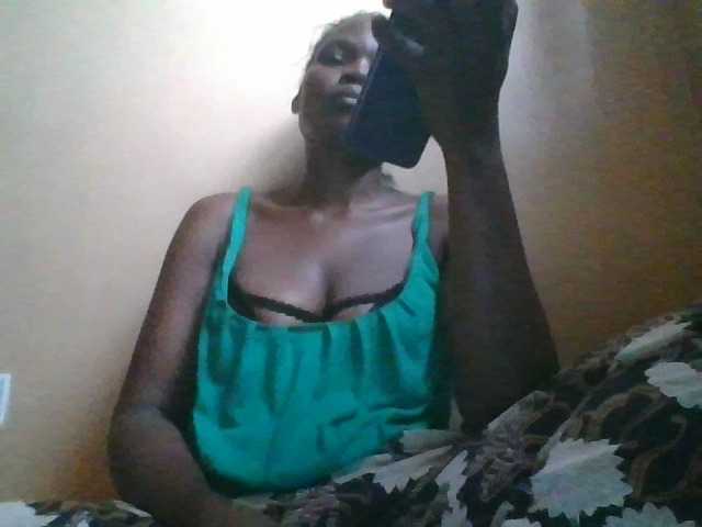 Beexy live cam on BongaCams