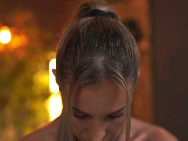 EvelynEvyy live webcam show