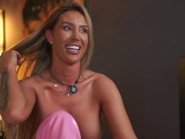 EvelynEvyy live webcam show