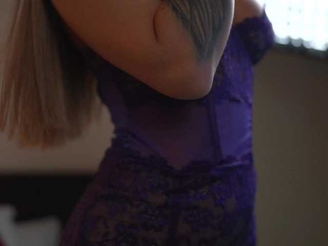 EvelynEvyy live cam on BongaCams