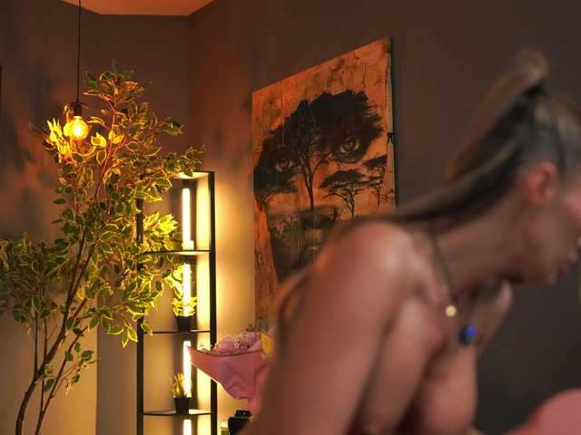 EvelynEvyy live cam on BongaCams