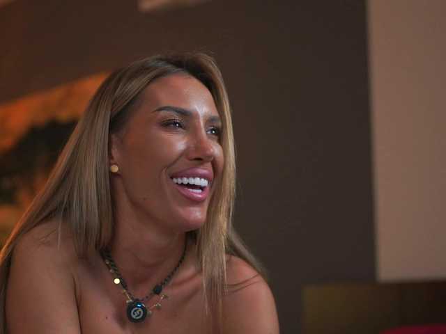 EvelynEvyy live cam on BongaCams