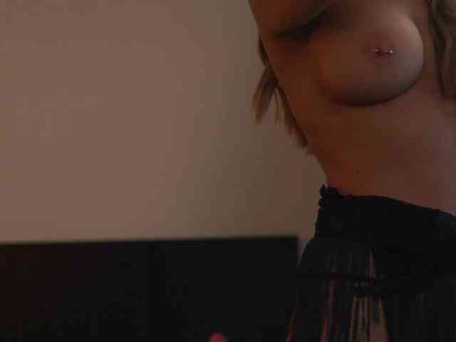 EvelynEvyy Live Webcam on BongaCams