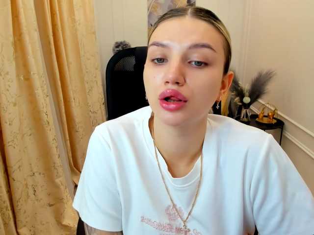 SelenaMoonlight live cam on BongaCams