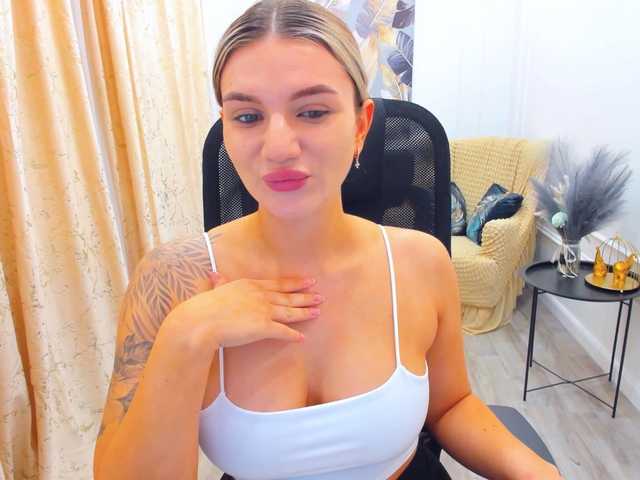SelenaMoonlight live cam on BongaCams