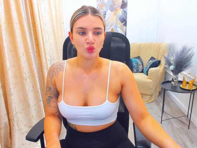 SelenaMoonlight live cam on BongaCams