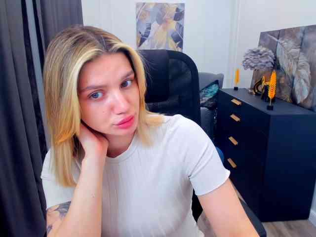 SelenaMoonlight webcam