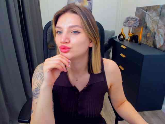 SelenaMoonlight webcam