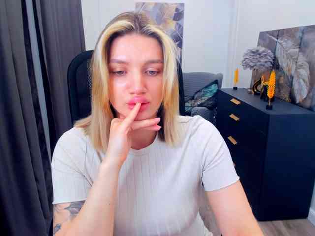 SelenaMoonlight webcam