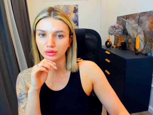 SelenaMoonlight webcam