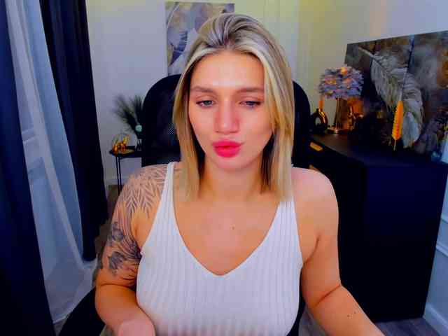 SelenaMoonlight webcam