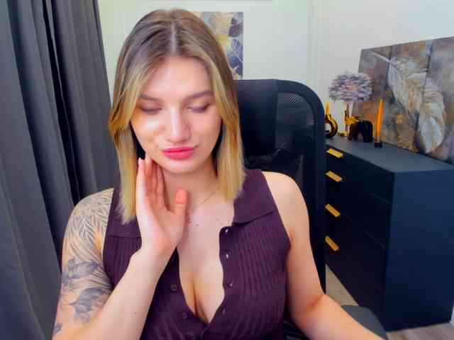 SelenaMoonlight Live Webcam on BongaCams