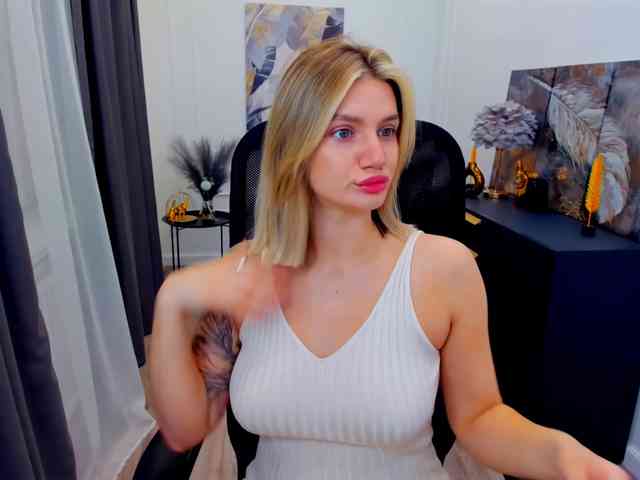 SelenaMoonlight webcam