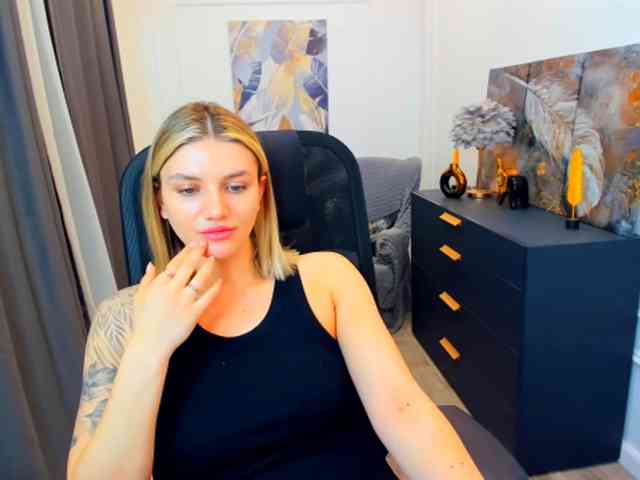 SelenaMoonlight webcam