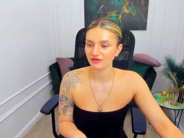 SelenaMoonlight webcam