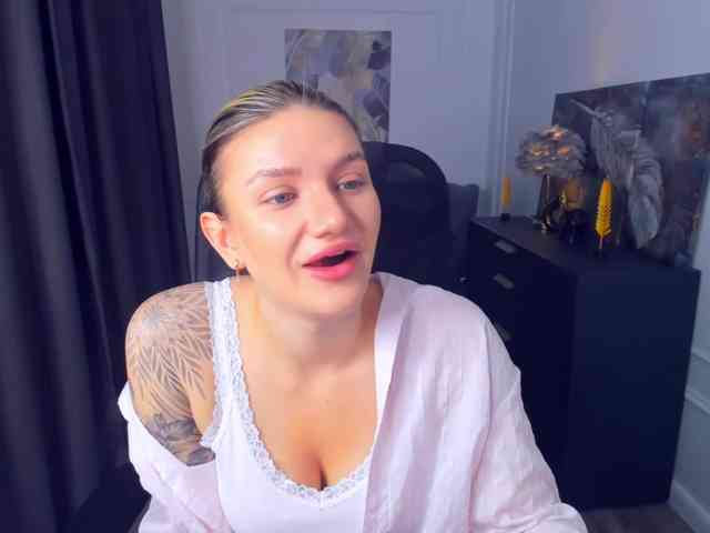 SelenaMoonlight webcam