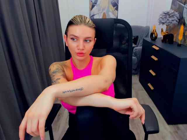 SelenaMoonlight webcam