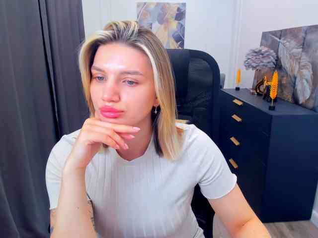 SelenaMoonlight webcam