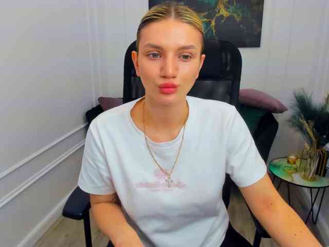 SelenaMoonlight webcam