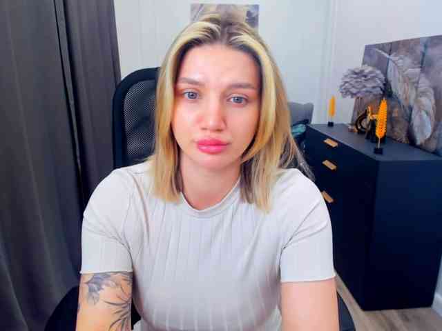 SelenaMoonlight webcam