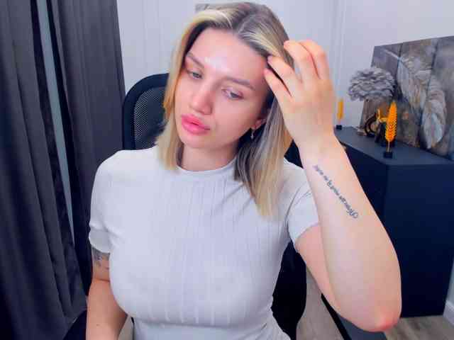 SelenaMoonlight webcam