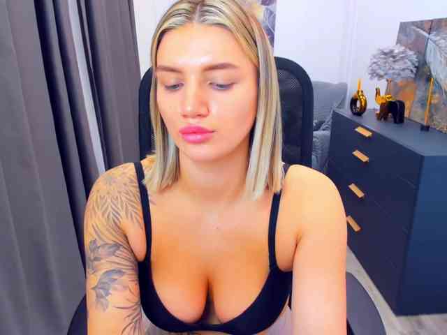 SelenaMoonlight webcam