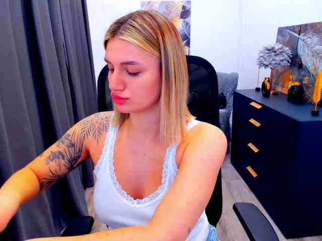 SelenaMoonlight webcam