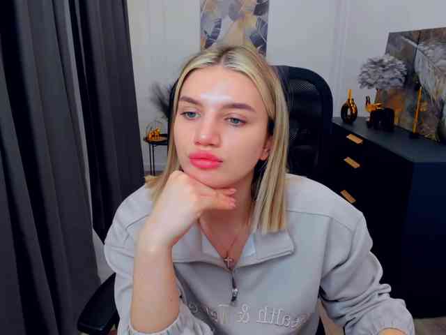 SelenaMoonlight webcam