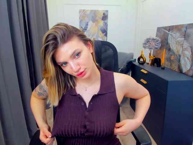 SelenaMoonlight webcam