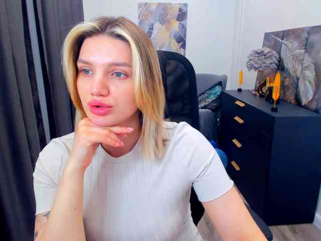 SelenaMoonlight webcam
