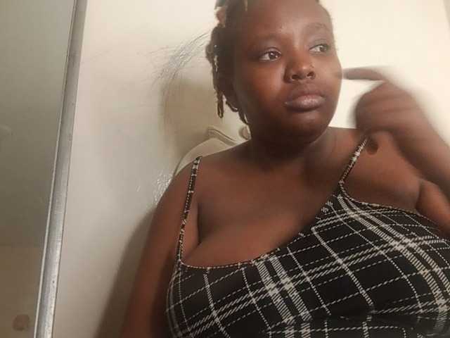 le modèle Squirtty est en webcam porno dans un show sur le site bongacams, il possède les tags suivants: Ebony,Blonde,Hairy