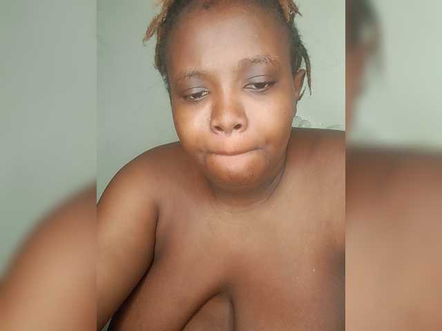 Amiramunch live cam on BongaCams